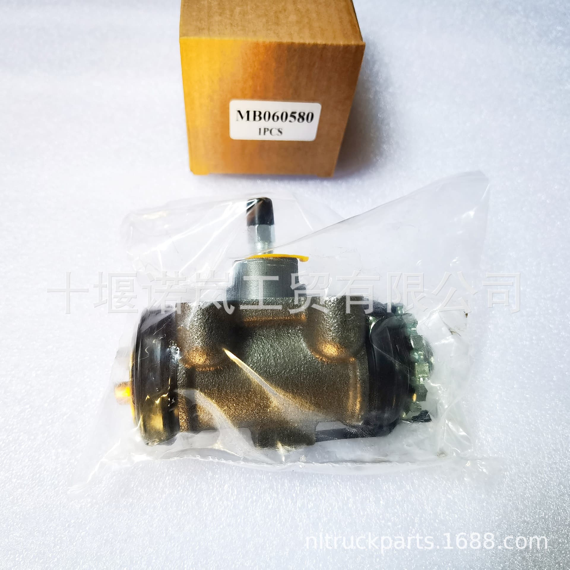 For Mitsubishi Rear Brake Caliper MB060580 Automotive Parts Wheel Cylinder