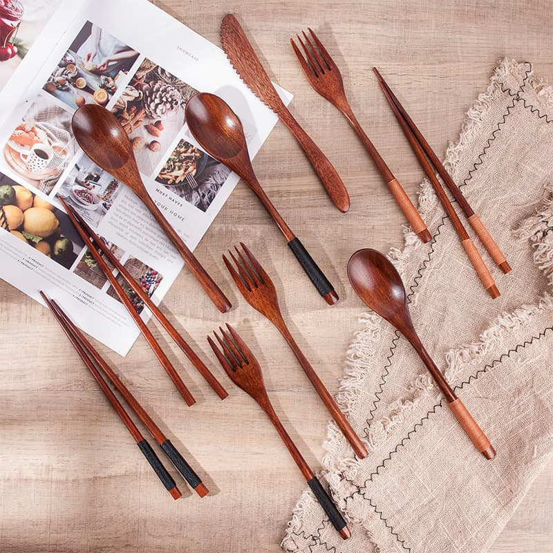 Creative Japanese-style tableware set: A four-piece wooden chopstick, knife, fork, and spoon set made of nanmu wood.