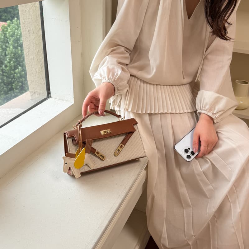 Premium Handheld Small Square Bag for Women 2026 Hot New Street Trendy Contrast Color Kelly Bag Light Luxury Crossbody Bag