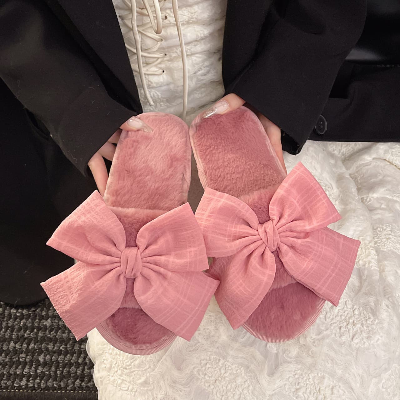 2025 Winter New Fashionable Outdoor Anti-Slip Fuzzy Slippers, Trendy Bow-Knot Home Fuzzy Shoes