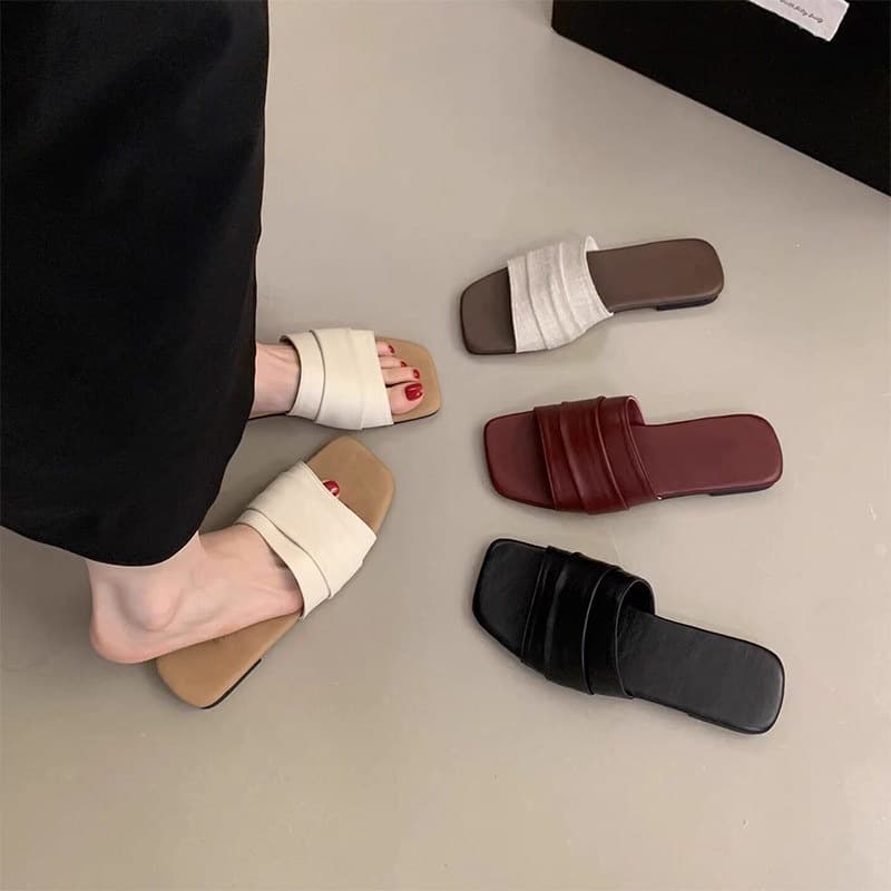 Vintage Flat Sandals for Women Summer 2026 New Trendy Pleated Flip Flops Maternity Casual Beach Sandals