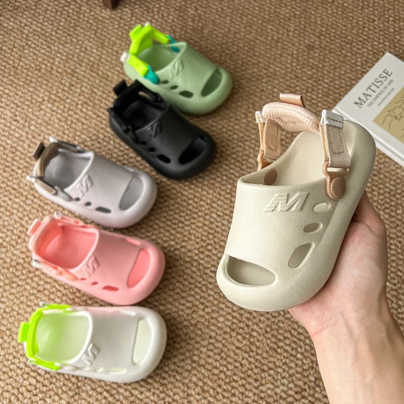 Children's Anti-Slip Summer Sandals, New Style Boys Girls Baby EVA Clog Sandals with Toe Cover