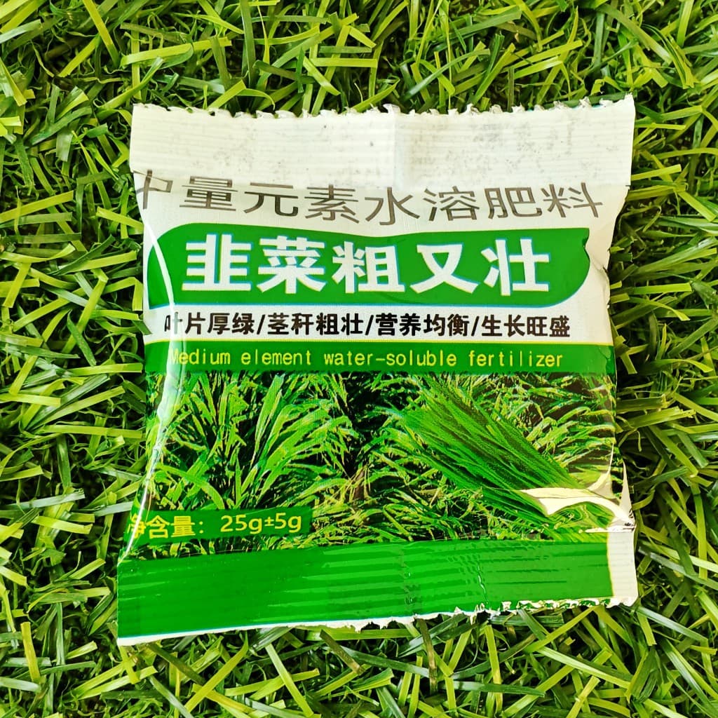 Leeks are thick and strong. Medium-element water-soluble fertilizer increases greenness, thickens and strengthens roots. Flower fertilizer for seedlings. Vegetable foliar fertilizer.