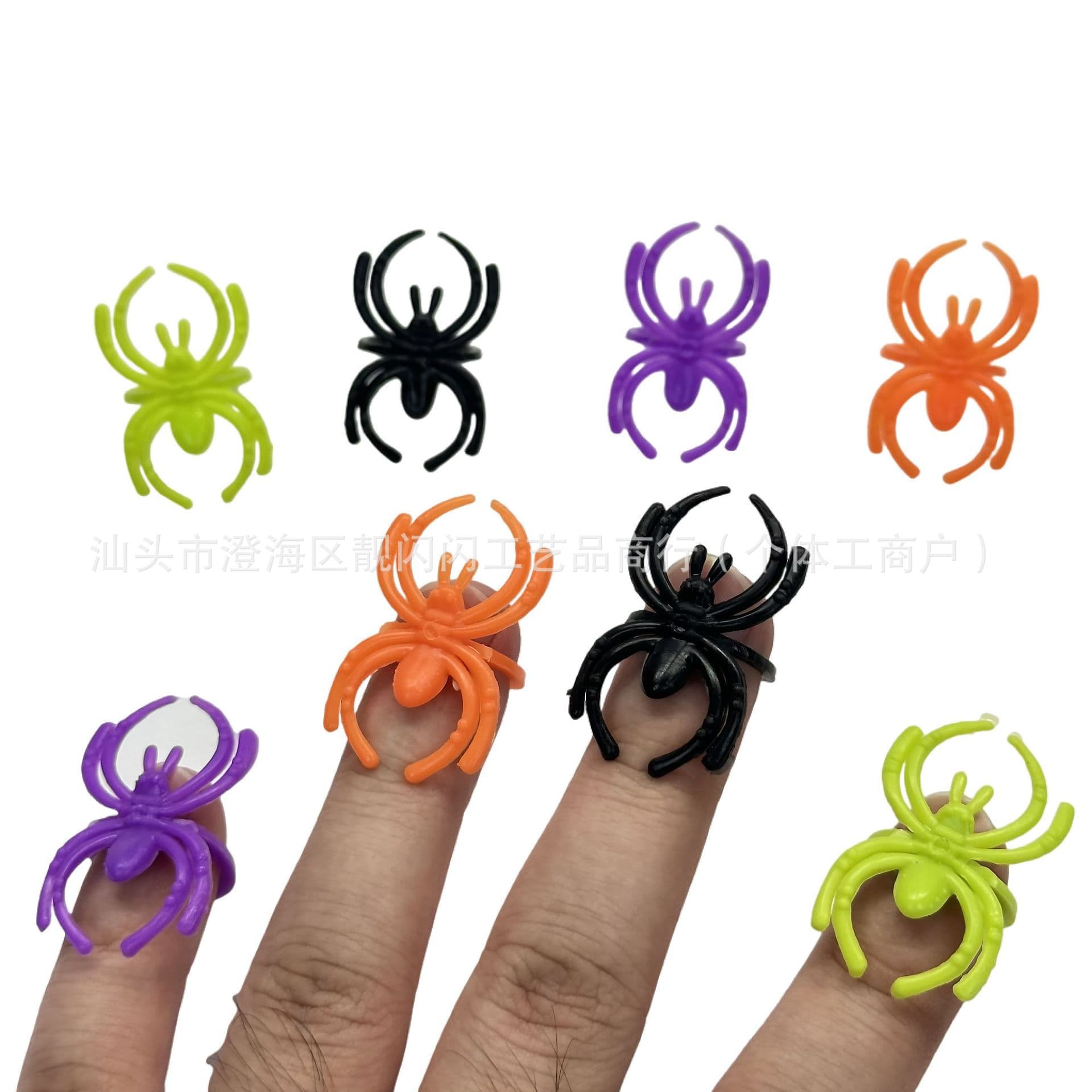 Cross-border Halloween plastic spider rings, novelty jewelry decorative toys, mixed styles available.