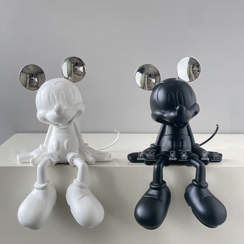 Modern Minimalist Internet-Famous Cartoon Sitting Mickey Mouse Ornament for Hotel, Living Room, Study, TV Cabinet, and Floor Platform