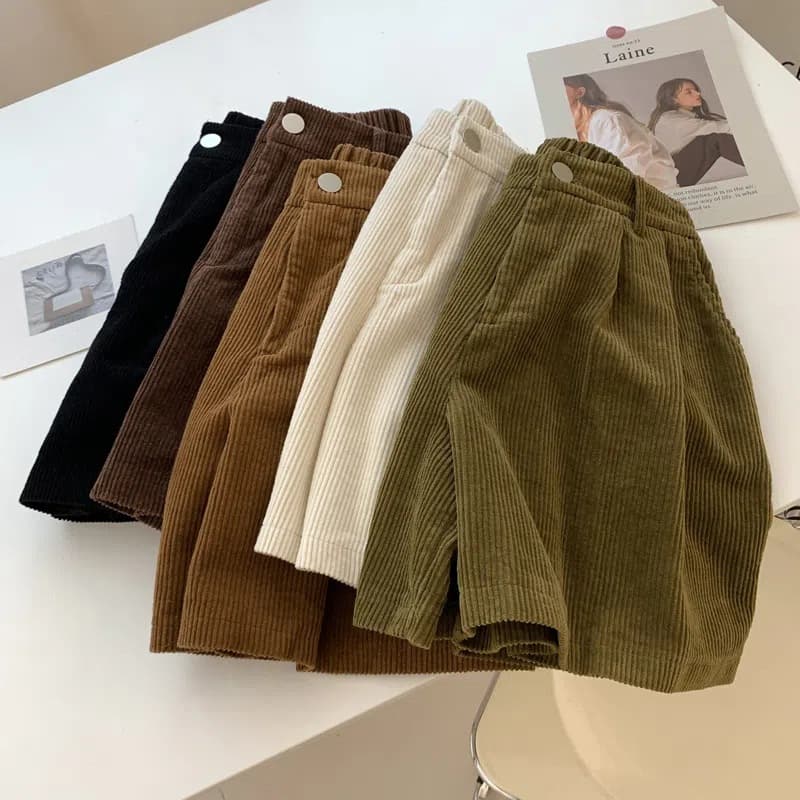 2022 Fall/Winter Plus Size Black Wide-Leg Corduroy Shorts for Women, High-Waist, Slimming, Casual Bootcut Shorts