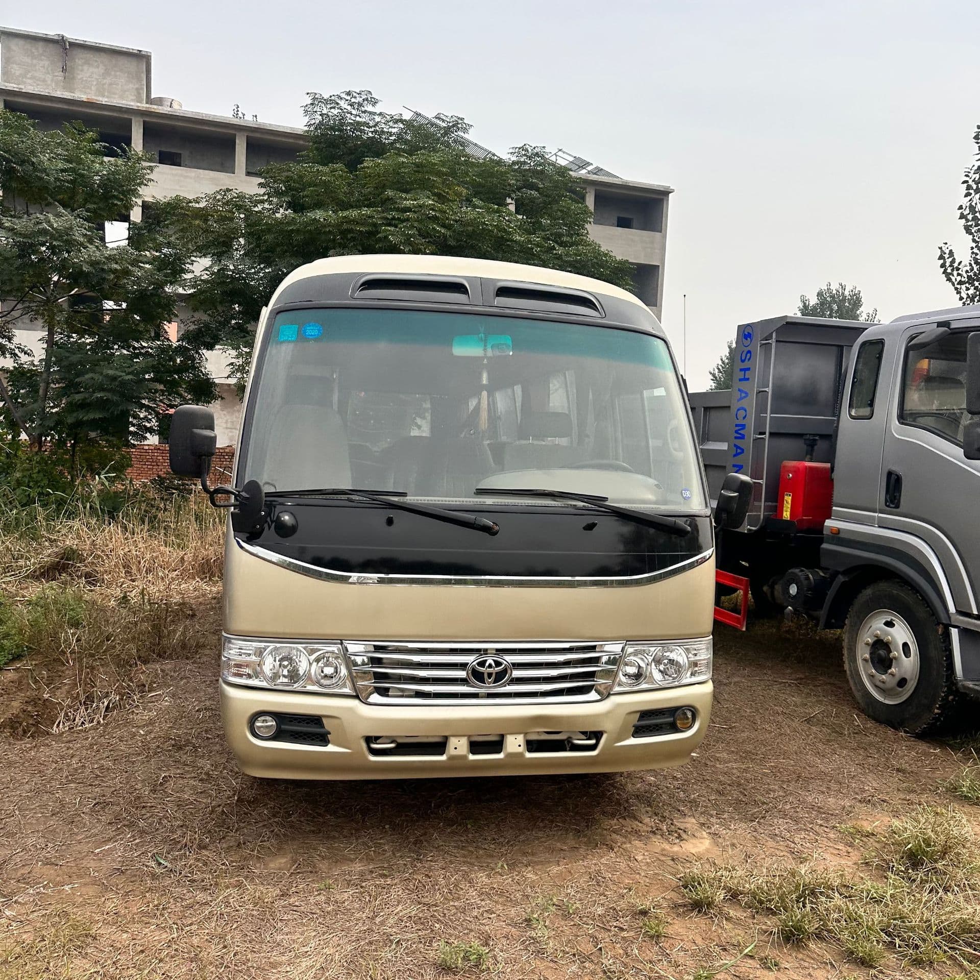 Manufacturer export 23-seater Coaster minibus with comfortable cabin, luxury seats, automatic door, complete procedures