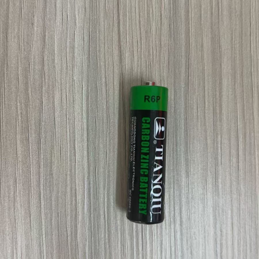 No. 5 and No. 7 dry batteries. Quartz clocks are specially equipped with No. 5 and No. 7 batteries.