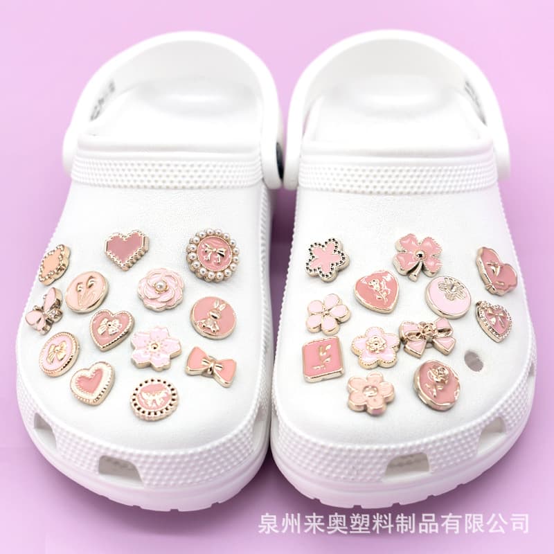 Cross-border hot-selling acrylic shoes flower pink series Crocs DIY fun accessories cute shoe buckle accessories in stock