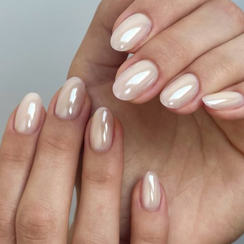 Daily gentle style milk tea nude color electroplating wearable nails high-end short oval white solid color manicure 32 pieces