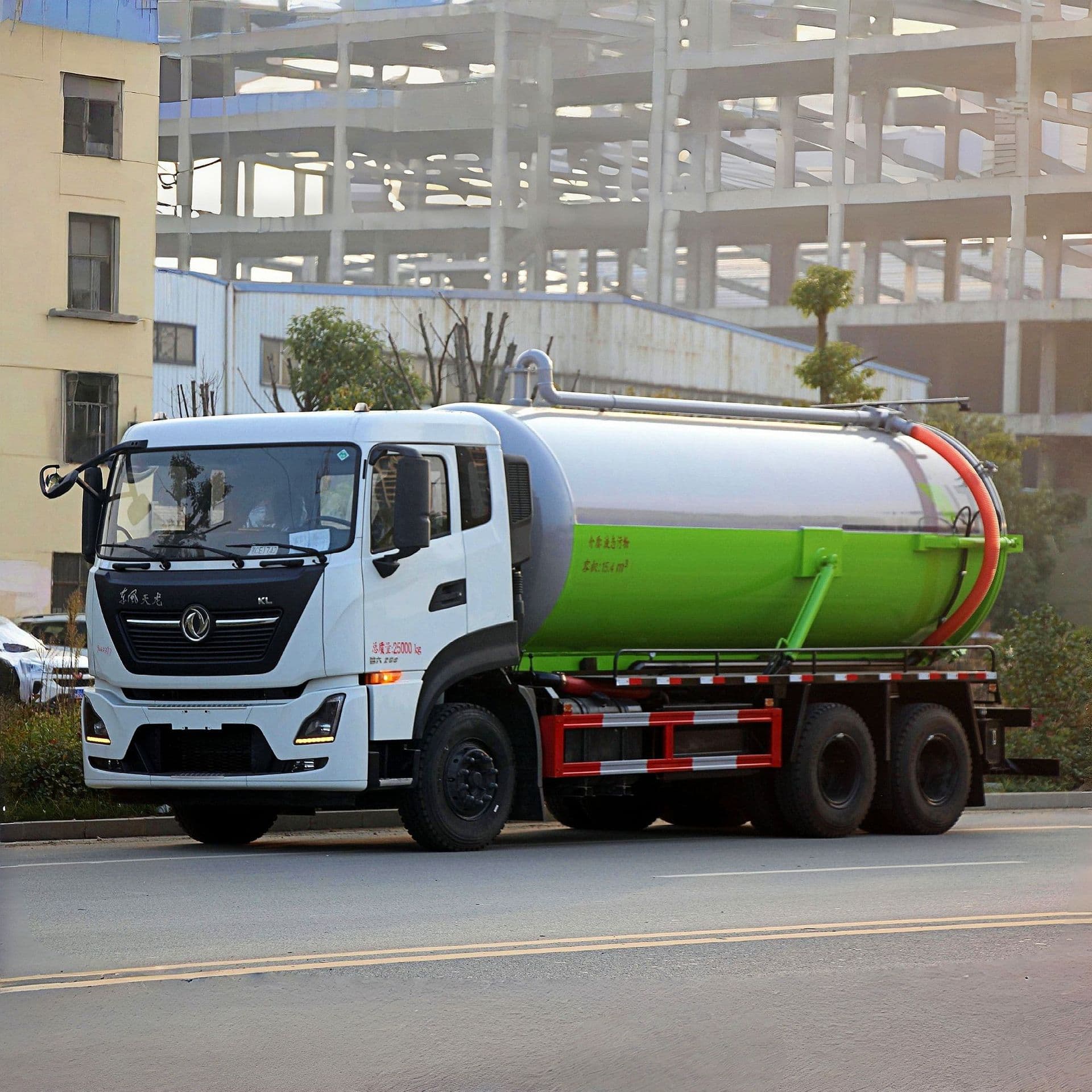 Dongfeng Tianlong 18-Cubic-Meter Sewage Suction Truck, 25-Ton Sewage Suction Truck with Rear Dual Axles, Direct Promotion from the Source Manufacturer