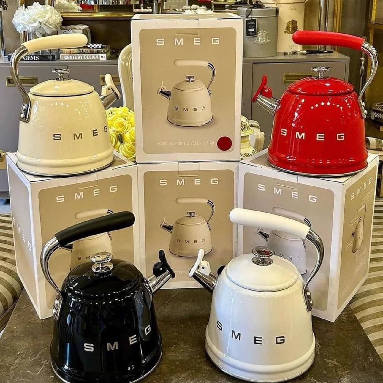 European standard smeg retro whistle kettle stainless steel kettle induction cooker open flame 2.3L kettle in stock