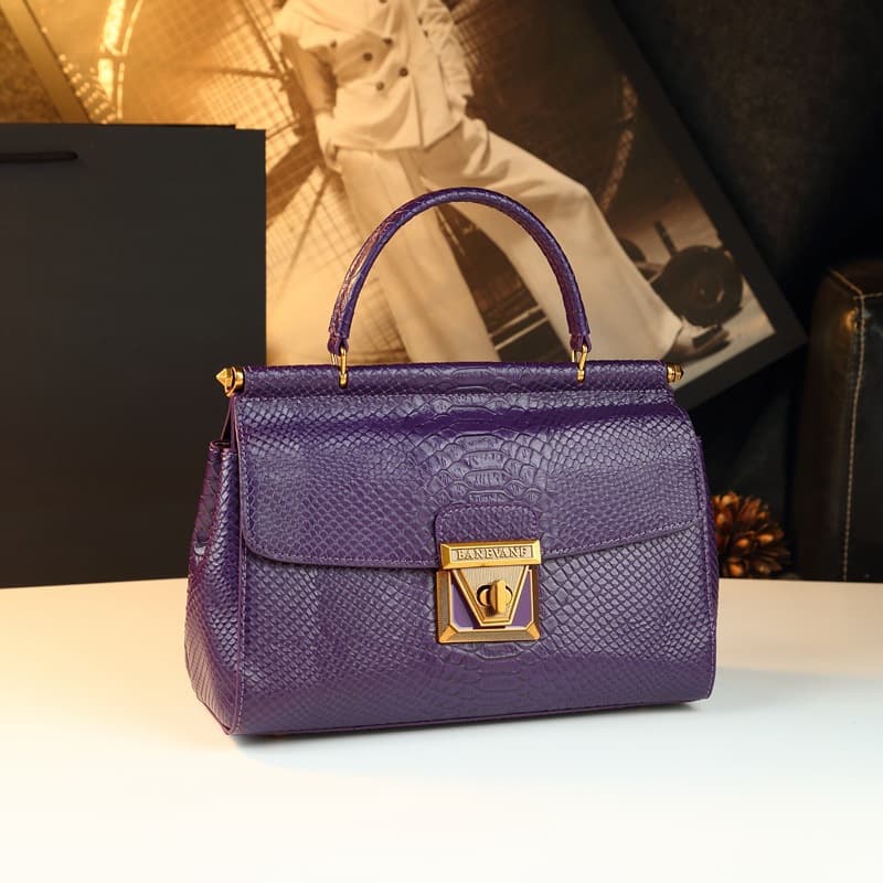 Fashionable Kelly New 2025 Snake Print Exquisite Commuting Versatile Fashion Classic Embossed Handheld Messenger Bag Small Square Bag