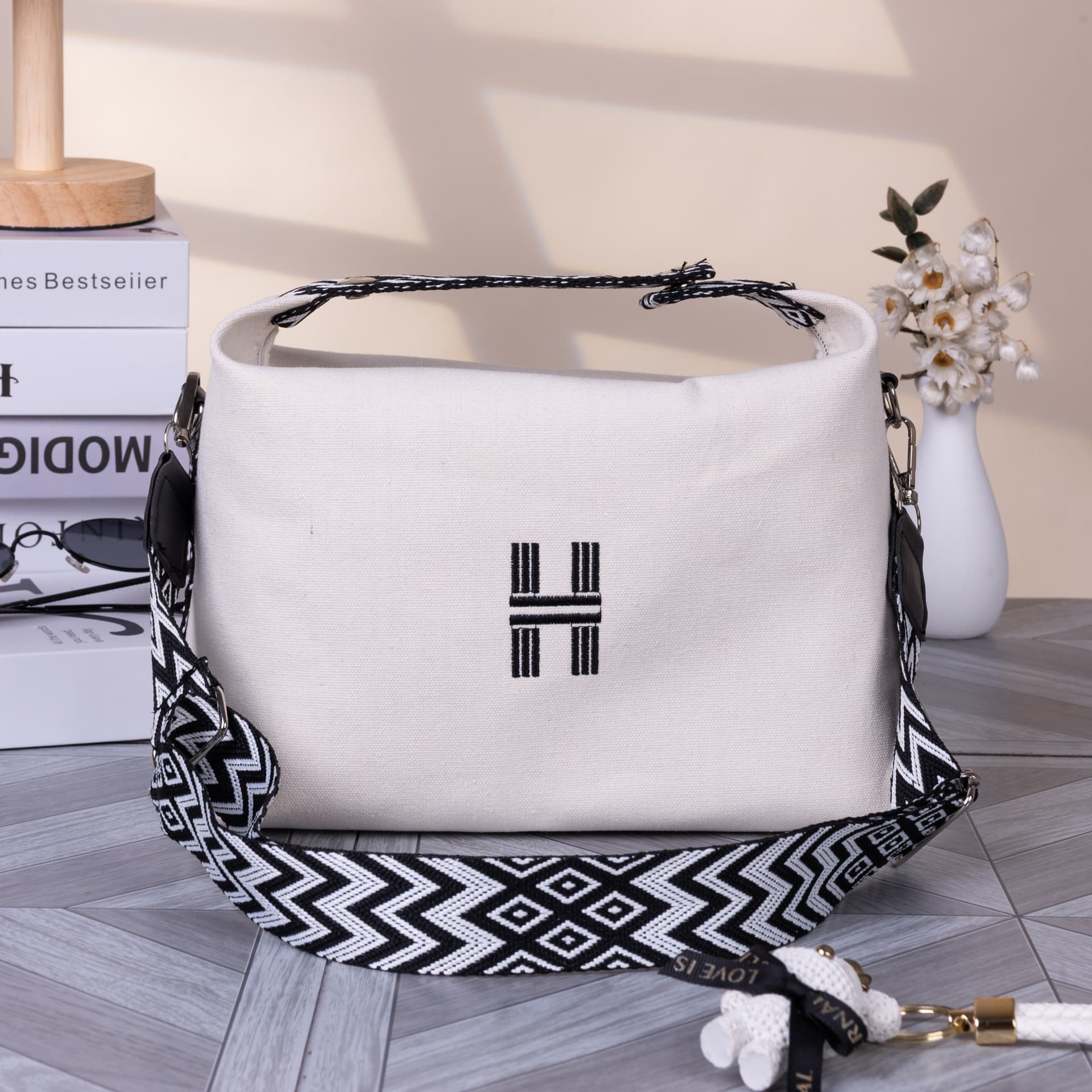 New Large-Capacity Canvas Bag, Minimalist Korean Style Single-Shoulder Artistic Crossbody Bag, Portable Cosmetic Bag, Trendy Women's Bag