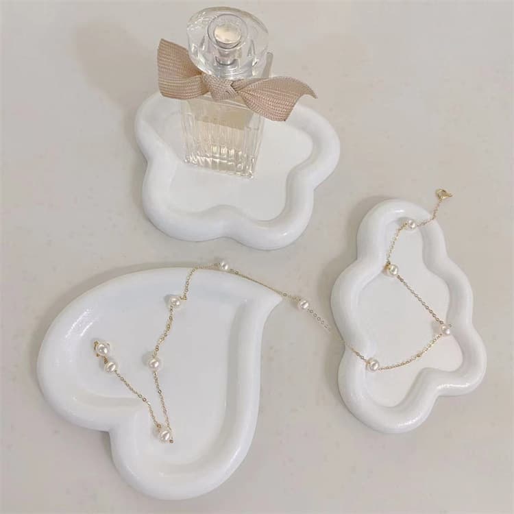 Cross-border ins cute heart-shaped jewelry dish storage tray cloud coaster creative home resin decoration prop