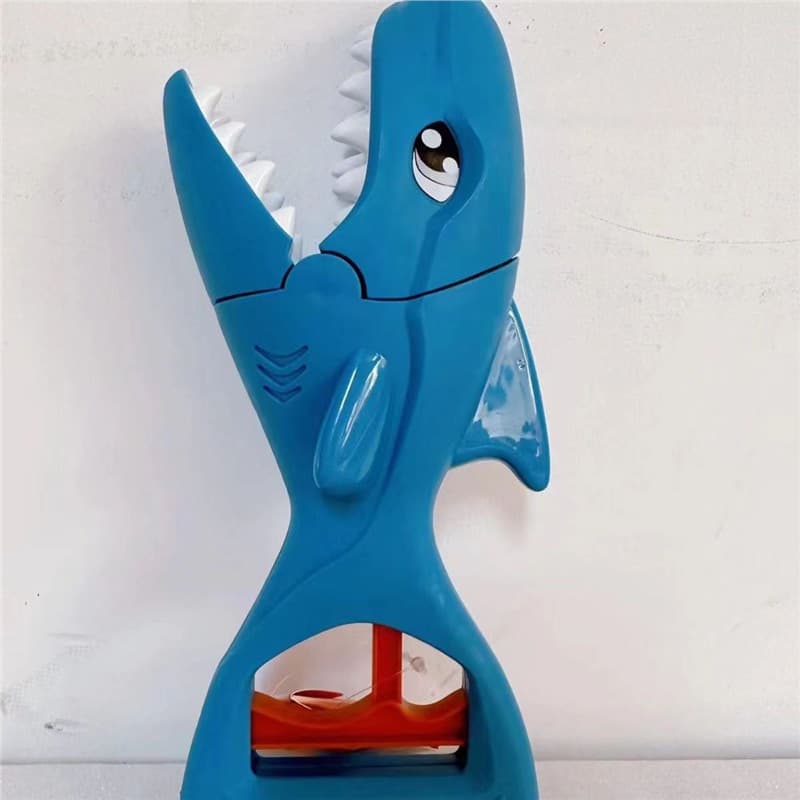 Stress-relieving and prank-inducing children's toys: shark claws, dinosaur claws, parent-child games, clips, mechanical hands, teeth, dolphin, shark clips.