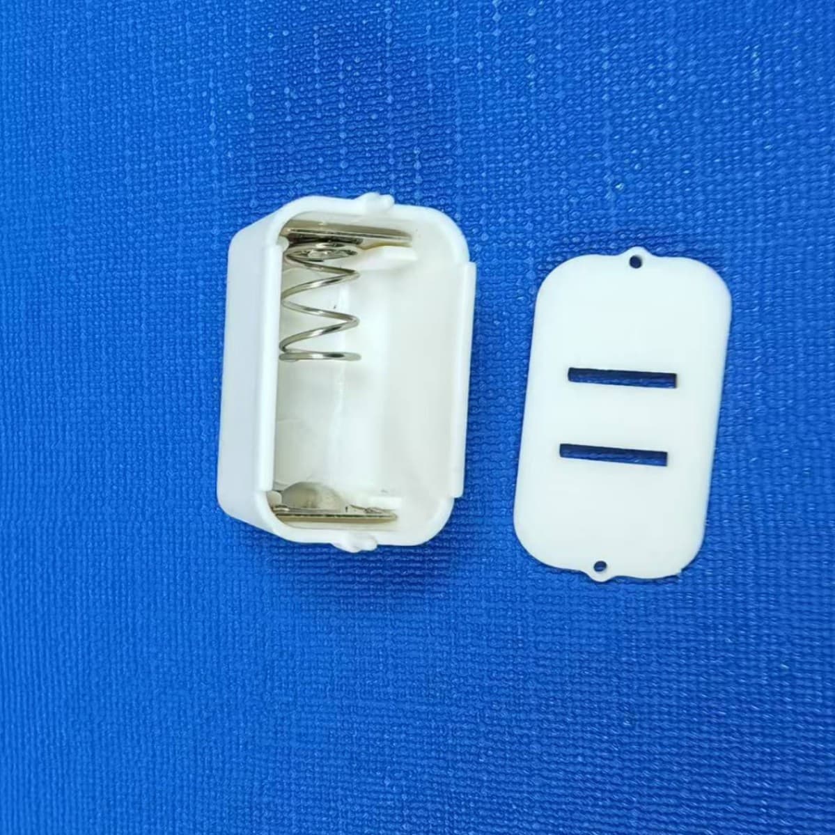 TRYME Battery Box for 3 LR44 Batteries