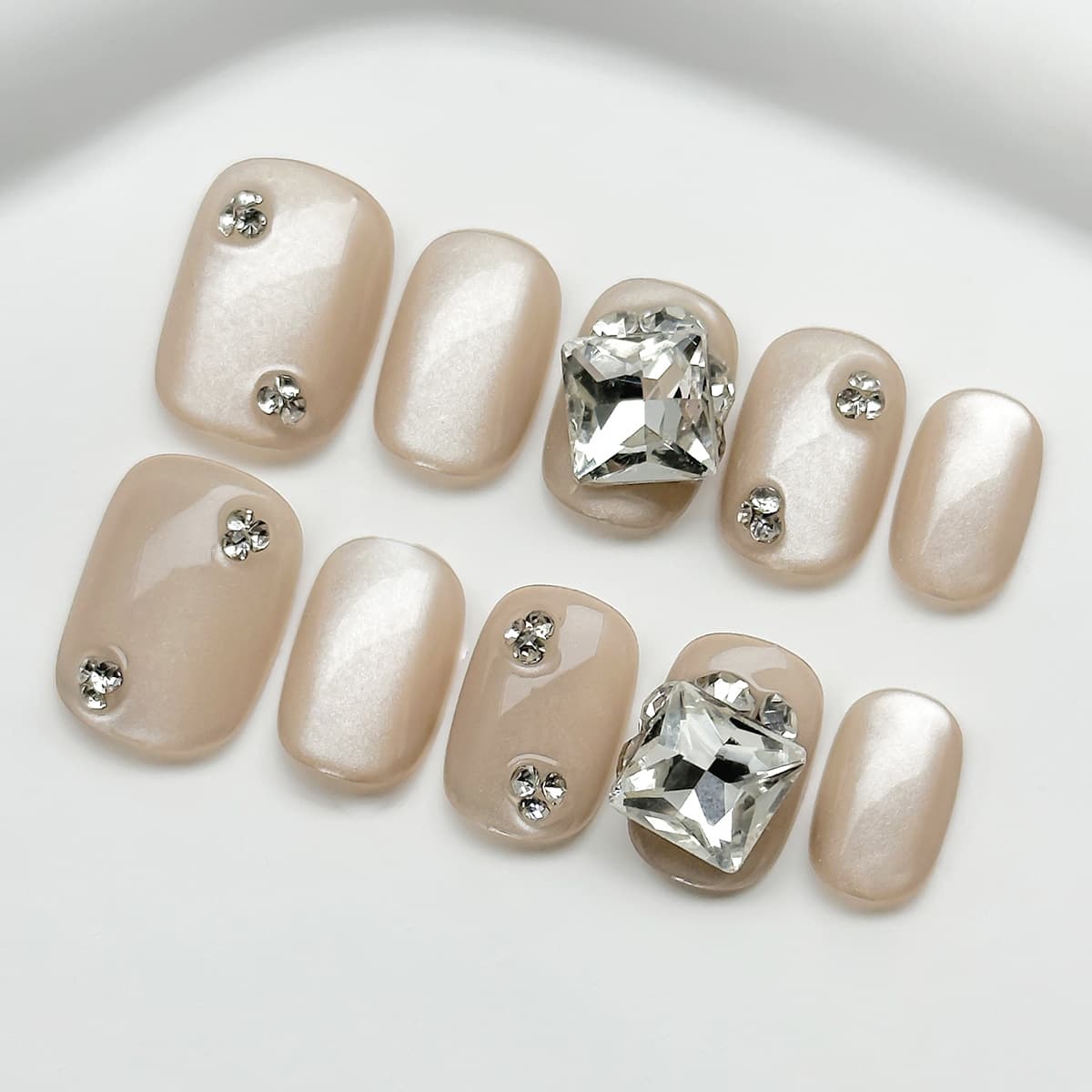 Wearable Nail Short Bow Dot Diamond Nail Art Nail Patch Cute Pink Fake Nail Patch High-end Nail Art Patch