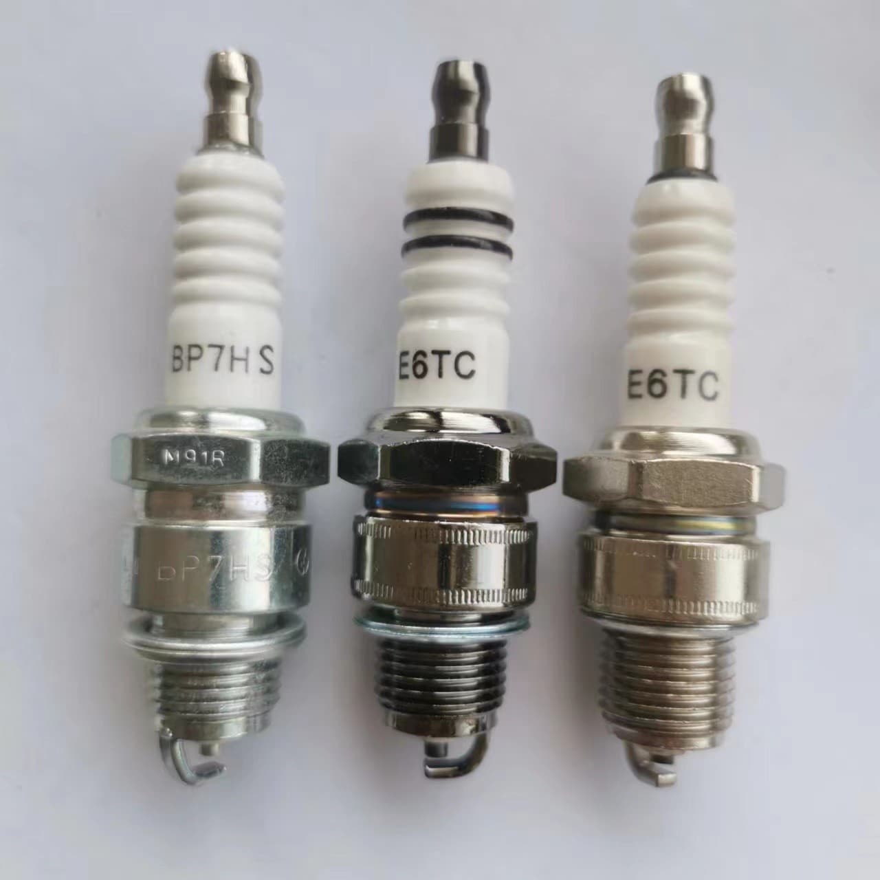 BP7HS spark plug E6TC sprayer road polisher BP5ES gasoline impact rammer BPR4HS spark plug