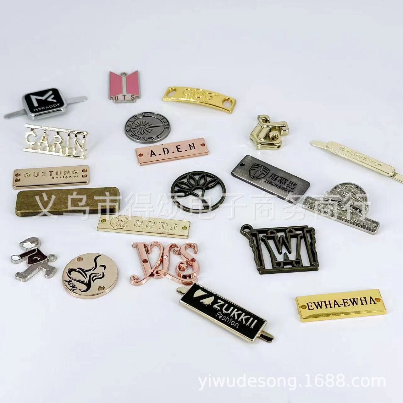 Luggage and handbag hardware accessories, die-cast and electroplated genuine gold loose letter logos, metal letter signs manufacturer