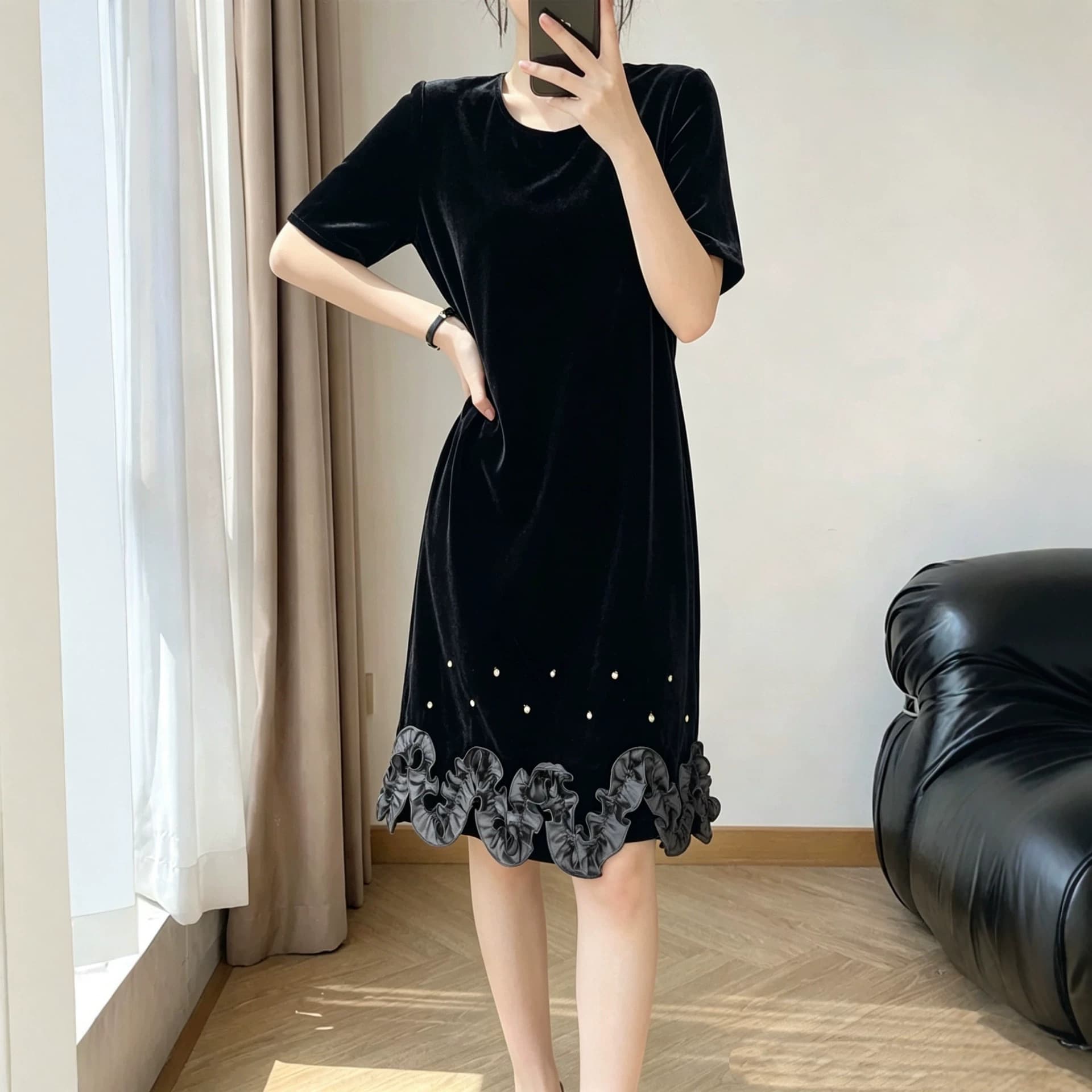 Nanyou Summer Premium Silk Velvet Dress with Pearl Embellished Lace Hem, Round Neck, Short Sleeves, Gentle Style