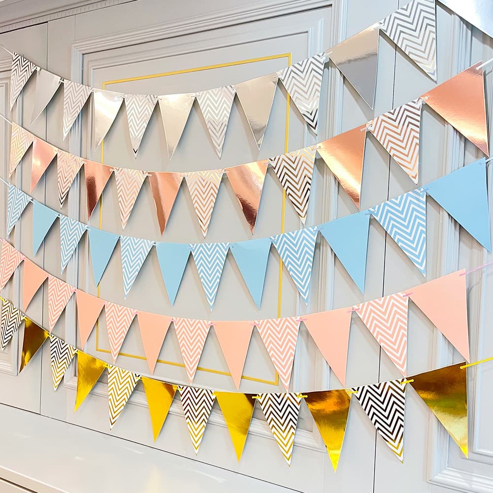 Gold-plated wavy triangular pennants, birthday decorations, banners, festival party decorations, background props, triangular pennants