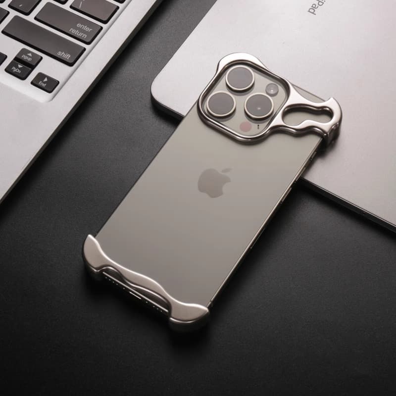 Heterosexual skeleton suitable for iPhone17 metal creative mobile phone case hollow frameless half-pack Apple 14 protective cover