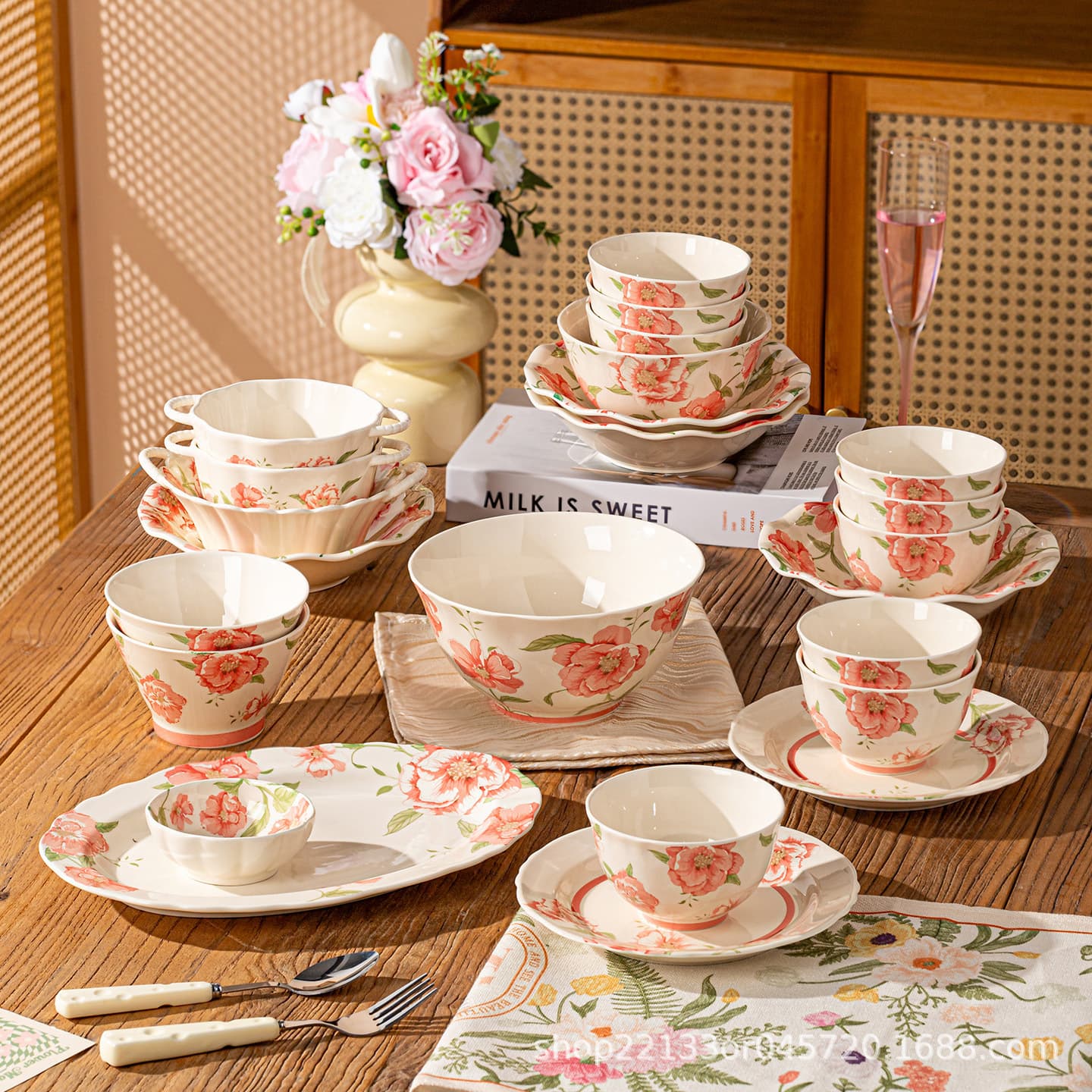Rouge Rose retro ceramic multi-person eating dishes complete set of daily household tableware offline physical store wholesale supply