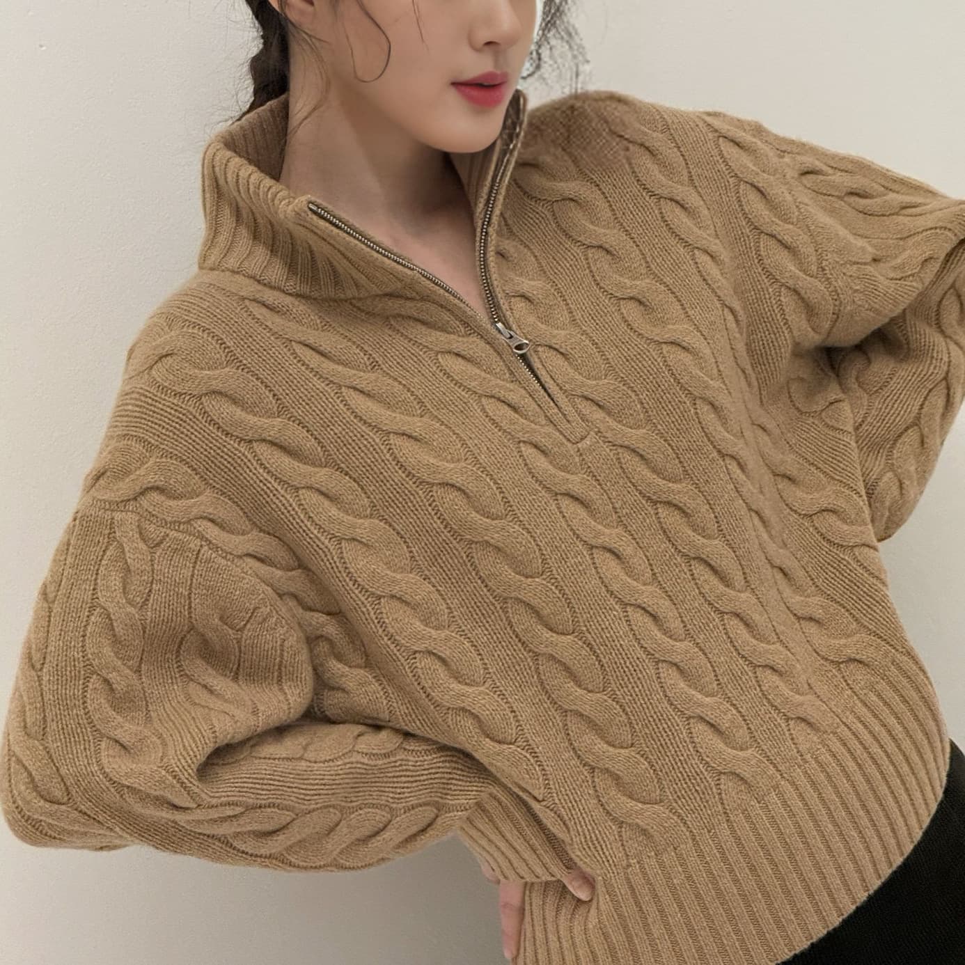 2025 Autumn/Winter New Style Ruffled Cable Knit Sweater with Horse Embroidery on the Chest, Stand Collar, Long Sleeve, Loose Fit for Women