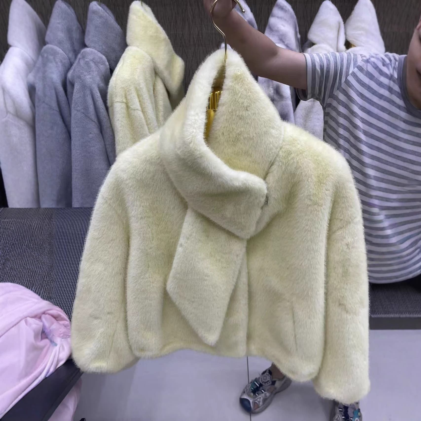 Eco-Friendly Mink Fur and Leather One-Piece Women's Short Style Autumn/Winter New Thickened Warm Scarf Fur Coat