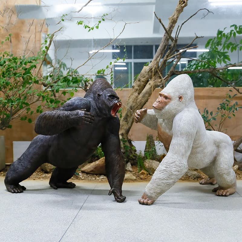 Outdoor simulated gorilla sculpture ornaments garden forest lawn zoo area large fiberglass decorations