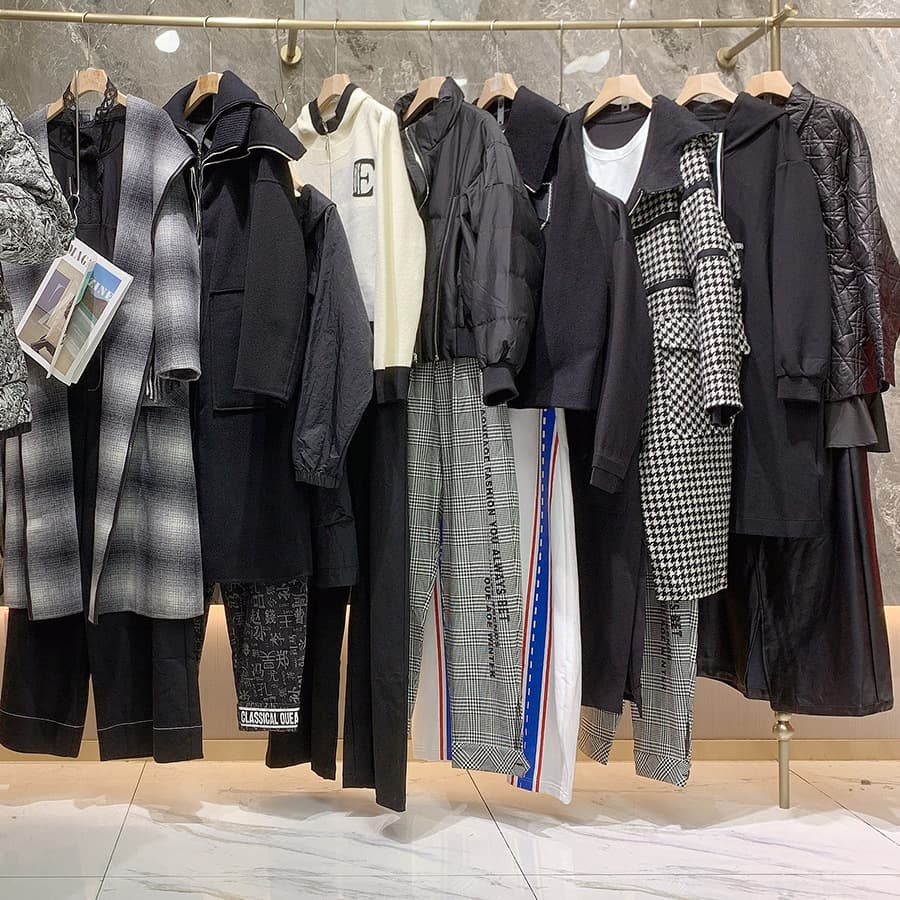 Off-Shelf Brand Discount Women's Clothing Stock Wholesale One-Stop Sourcing Trendy Brand Inventory Final Payment Clearance Live Stream Down Jackets