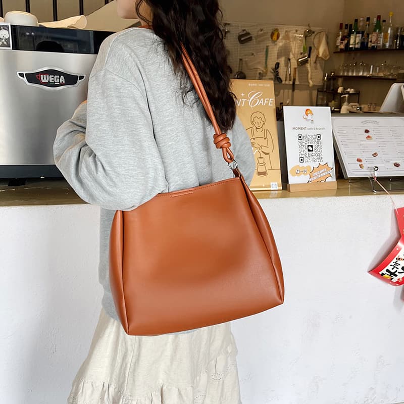 Guliangjiji Handbag New Retro Bucket Bag Shoulder Handbag Lightweight 2026 Bag Versatile Women's Bag