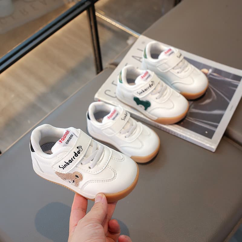 2026 Children's White Casual Shoes for Boys and Girls, New Spring/Autumn Style, Comfortable Anti-Slip Sneakers Wholesale