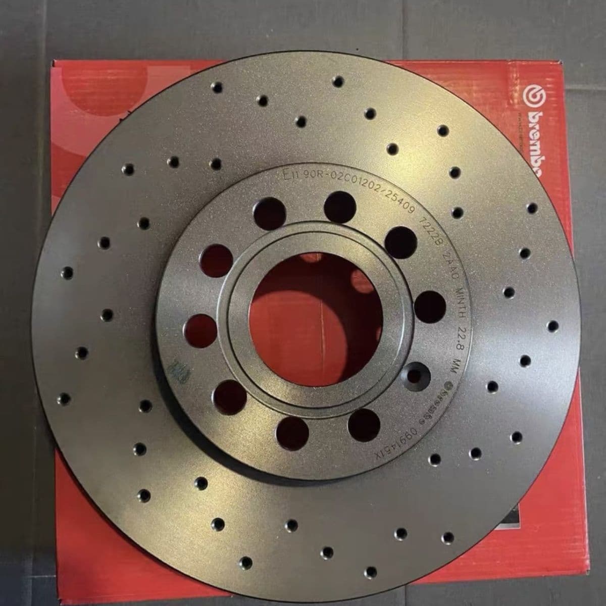 Brembo brake disc and pads fit Volkswagen/Audi/Mercedes-Benz/BMW/Smart/Buick/Toyota.