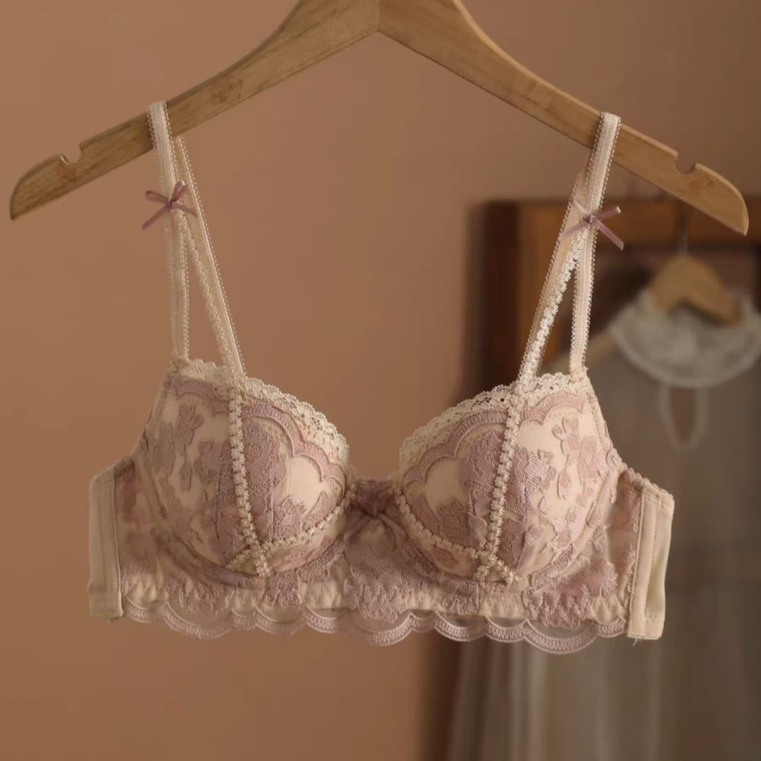 French-style lace lingerie for women with small busts, offering a push-up effect and comfortable, soft underwire bra set, a hot-selling new style for 2025.