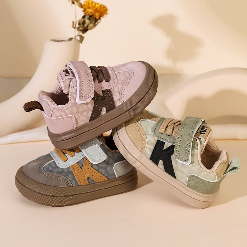 Children's Sports Shoes 2026 Spring/Autumn New Style Boys' Versatile Non-Slip Breathable Board Shoes Girls' Soft Sole German Training Shoes 2870