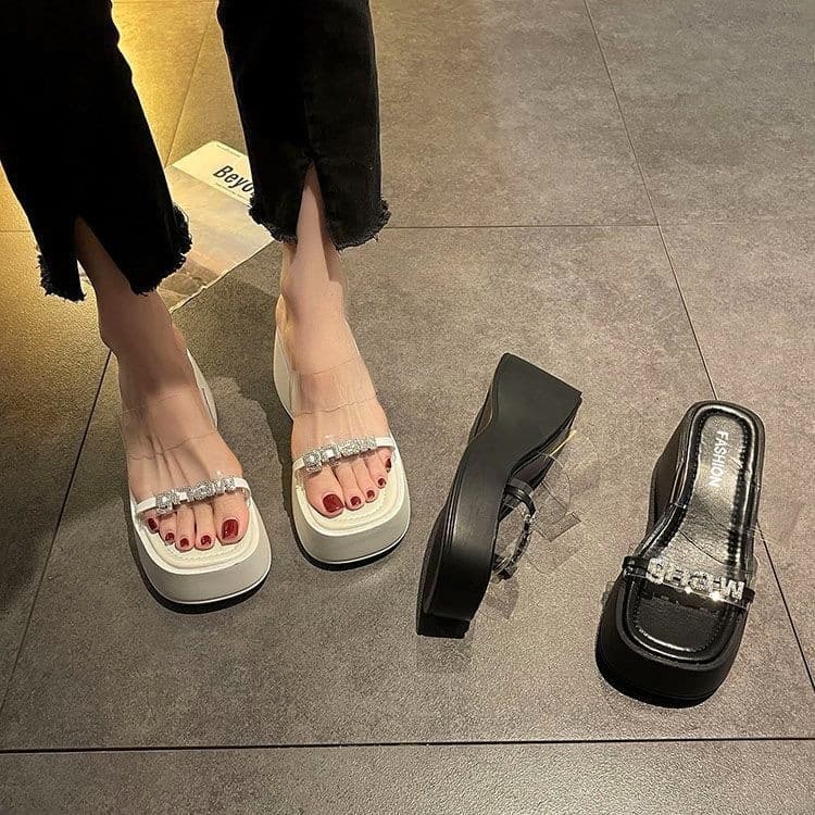 Women's Summer Outdoor Fashion Slippers to Match Dresses 2026 New Style Thick Sole Stunning Trendy High Heel European Style Sandals
