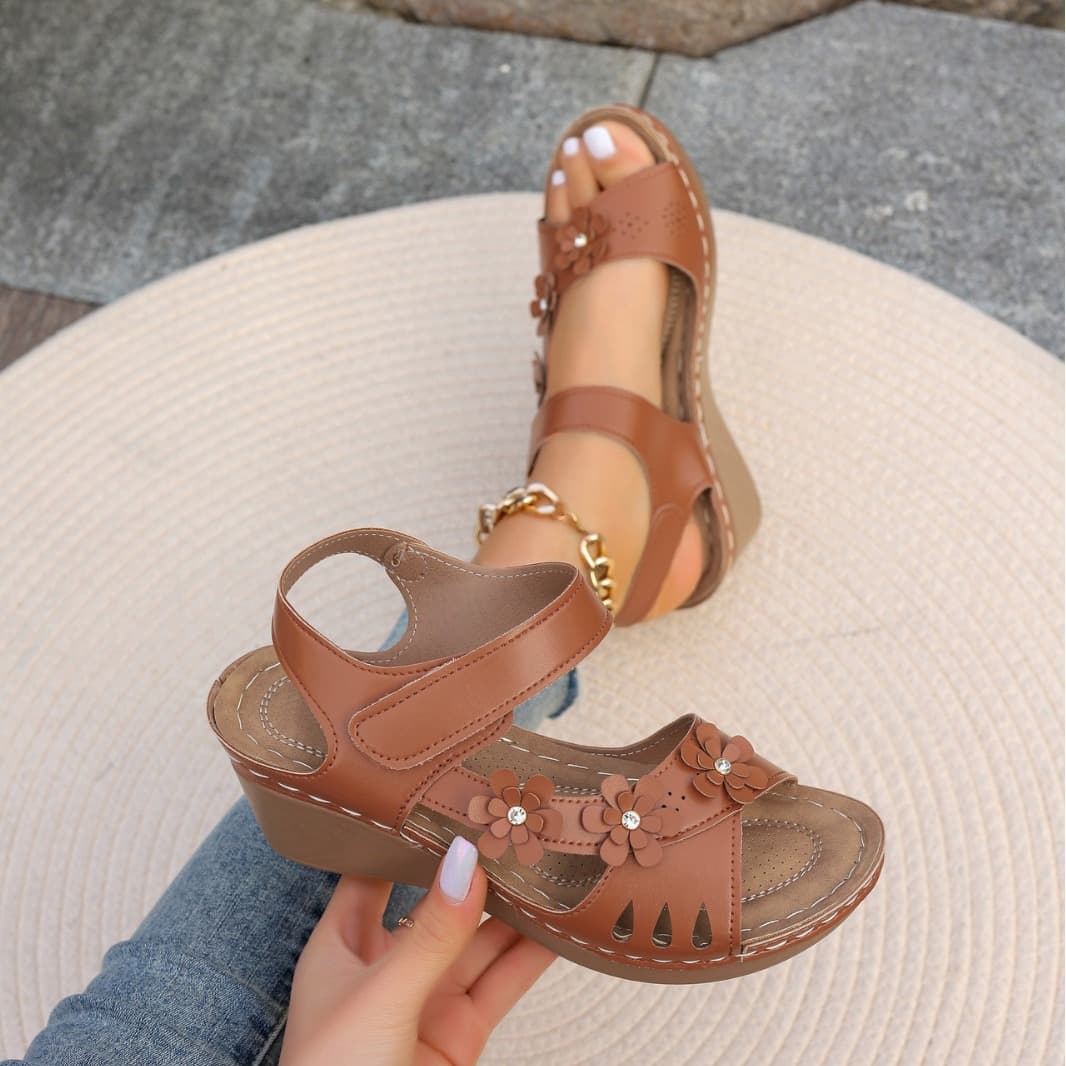 Large Size Roman Style Sandals Women's Summer New Hollow Out Flower Thick Heel Sandals Beach Ladies Sandals Comfortable Shoes