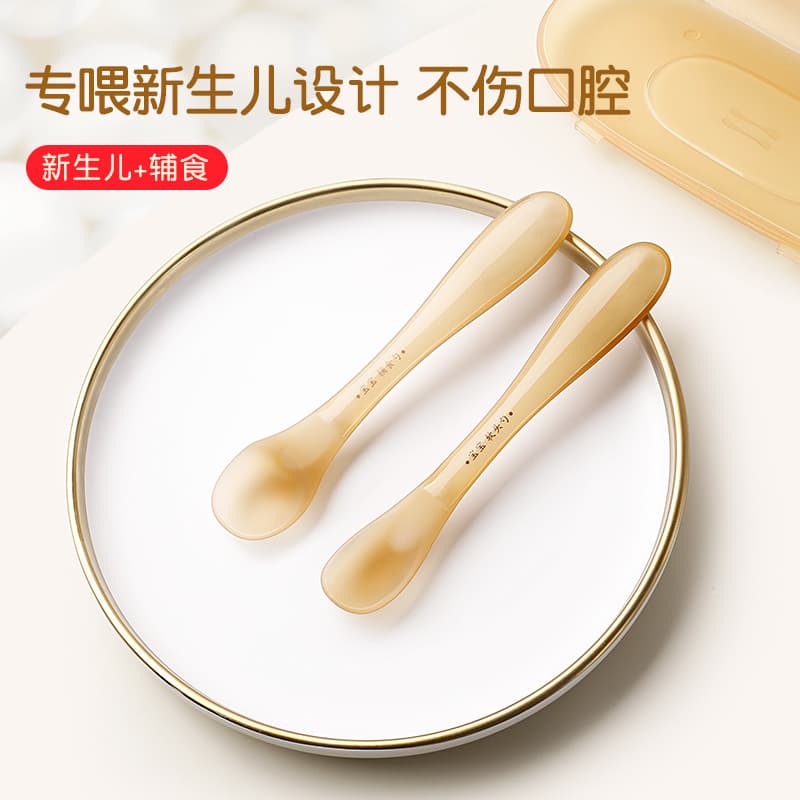 Silicone spoons for infant feeding, soft spoons for babies, tableware for feeding infants, complementary foods, and newborn water.