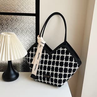 Large Capacity Bag 2024 Casual Summer Textured Aesthetic Tote Bag for Class and Commute, Stylish Trendy Fashion Tote