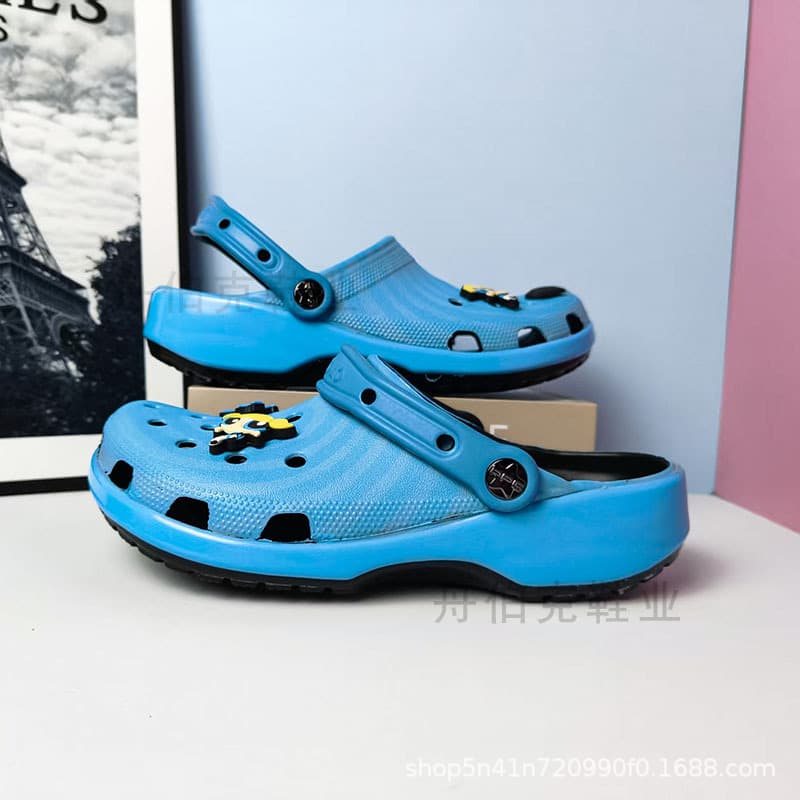 Powerpuff Girls co-branded Crocs second generation new men's and women's non-slip breathable outdoor beach sandals available for wholesale