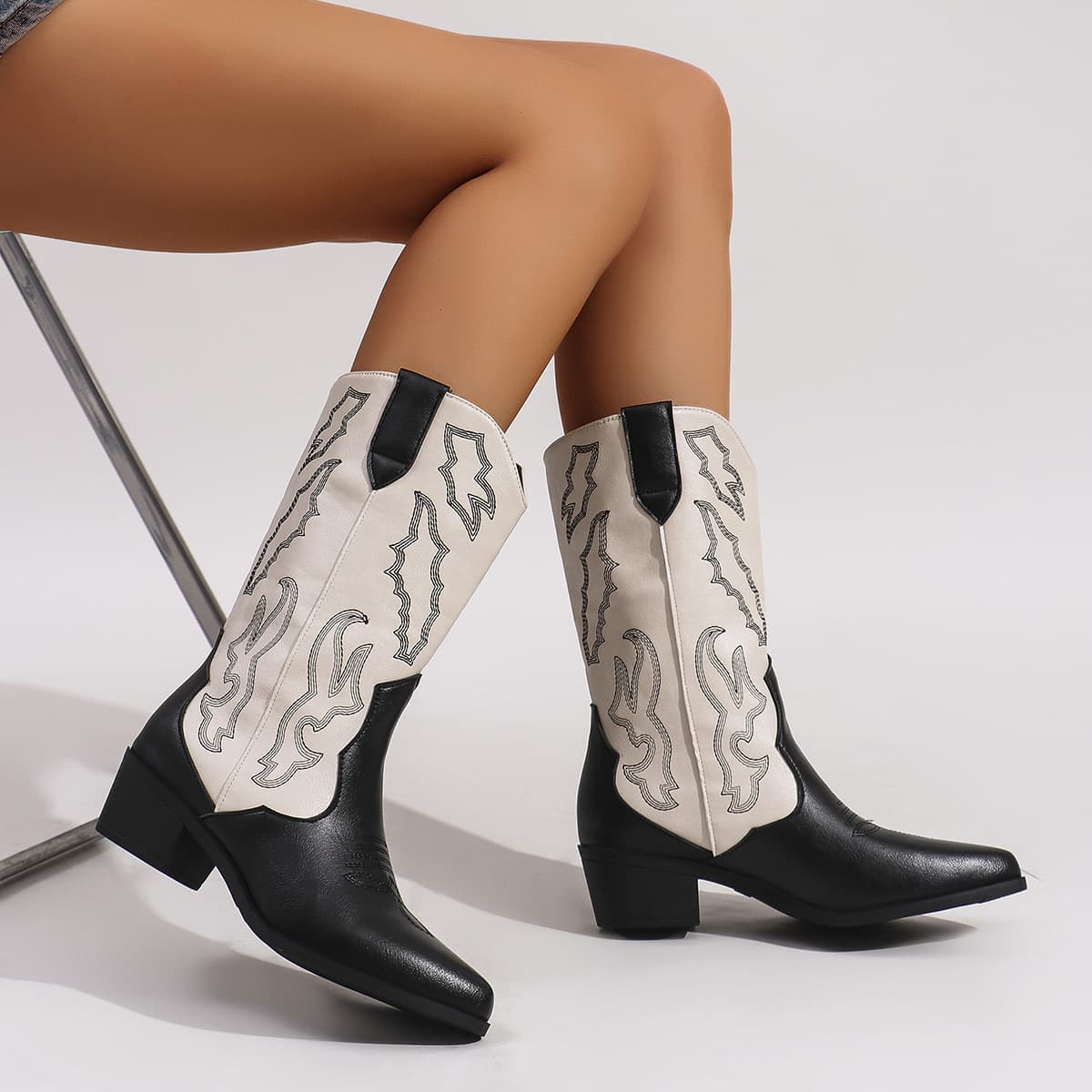 Foreign trade large size western cowboy boots 2024 autumn and winter new style Martin boots women's European and American trend mid-calf boots