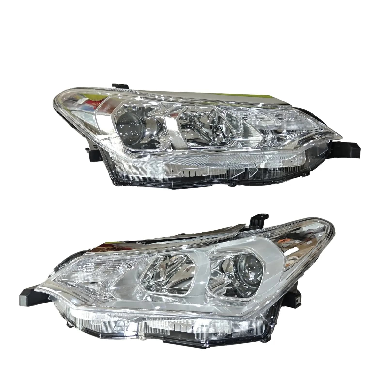 Suitable for Toyota Corolla 2017 Corolla Axio/Fieder Headlight Headlight White Headlight