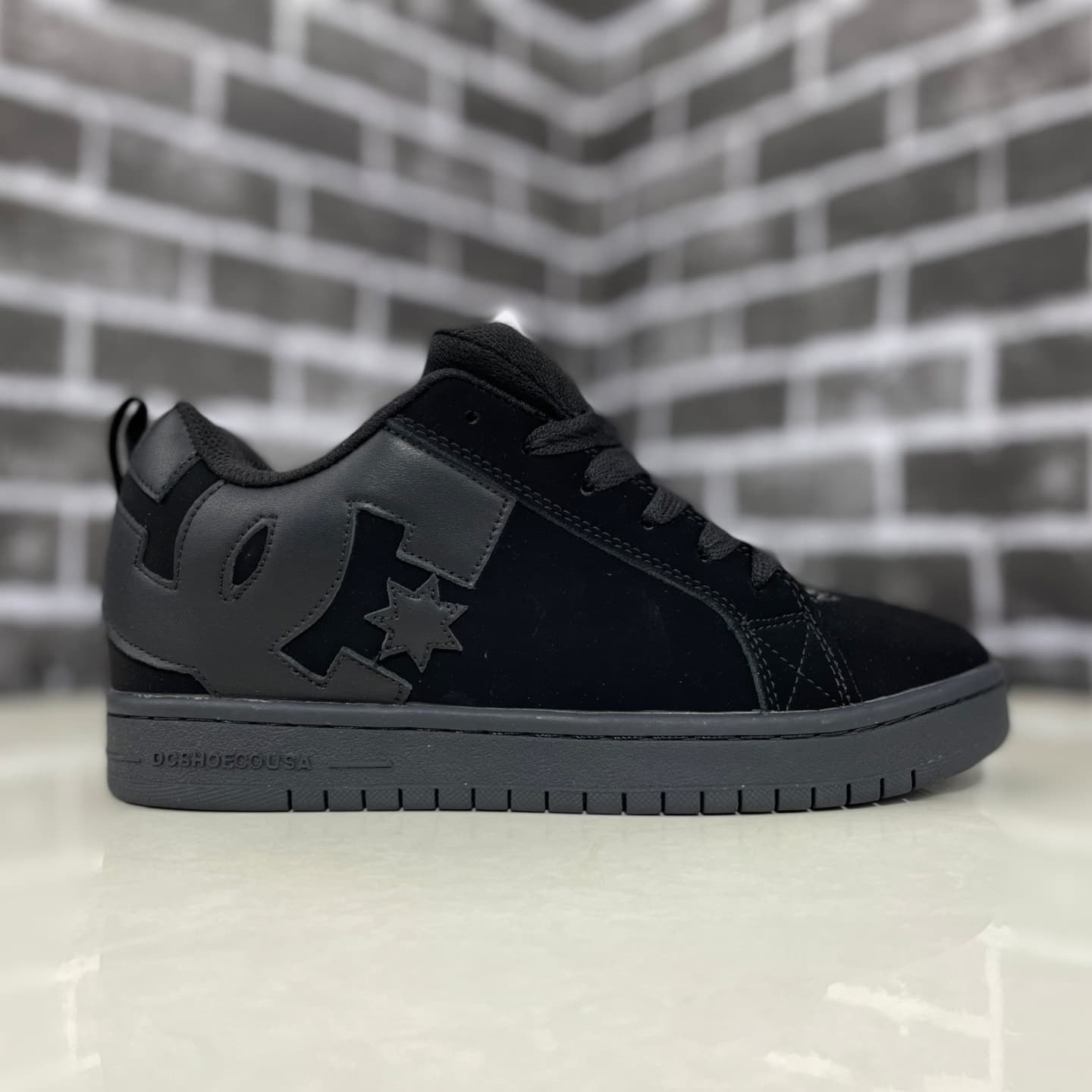 DC Shoes Leather Sneakers Men's Casual Sports Shoes European Style Wide Fit Trendy Women's Large Size Work Shoes