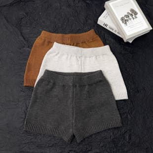 Dark Gray Knitted Wool Shorts for Women, High-Waist Slimming Straight Wide-Leg Pants, Casual and Versatile for Fall and Winter