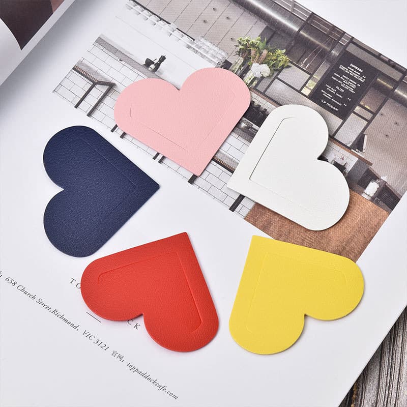 Cross-border wholesale creative simple leather heart bookmark portable page clip heart-shaped bookmark student corner protector