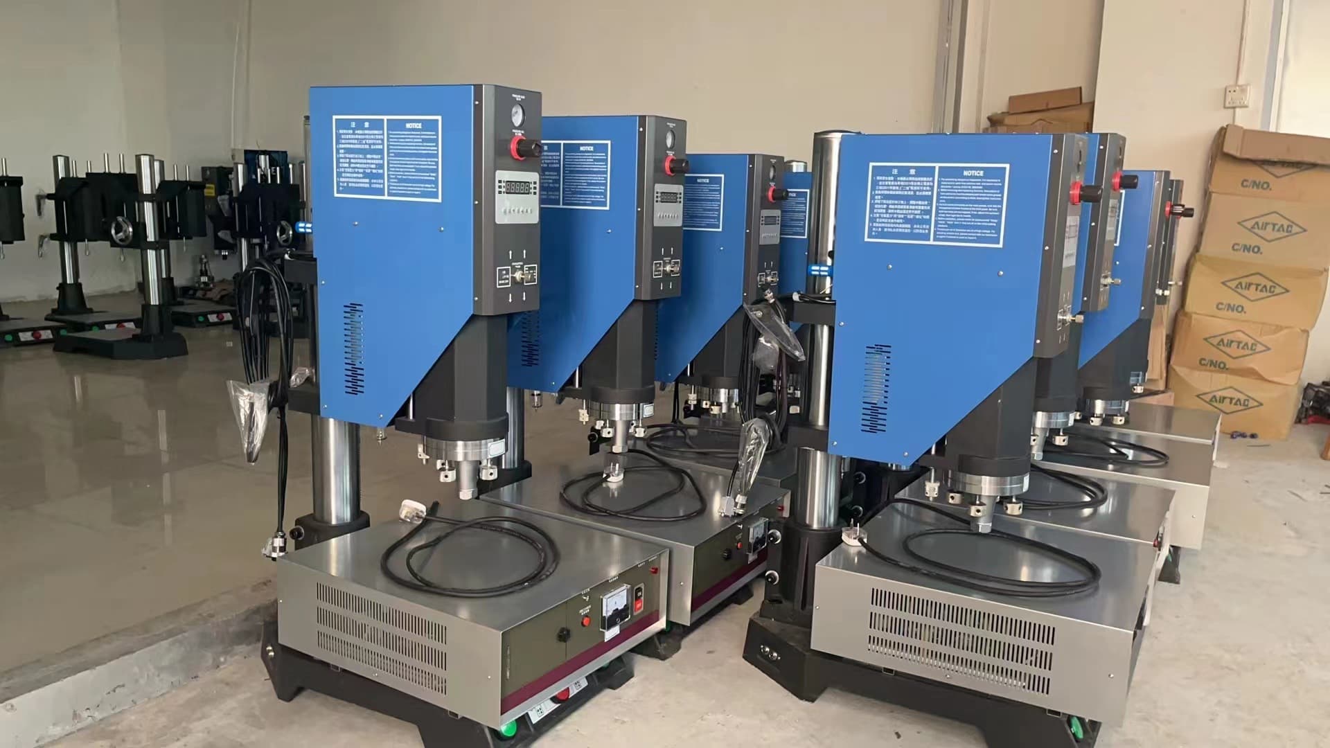 Ultrasonic welding machine
