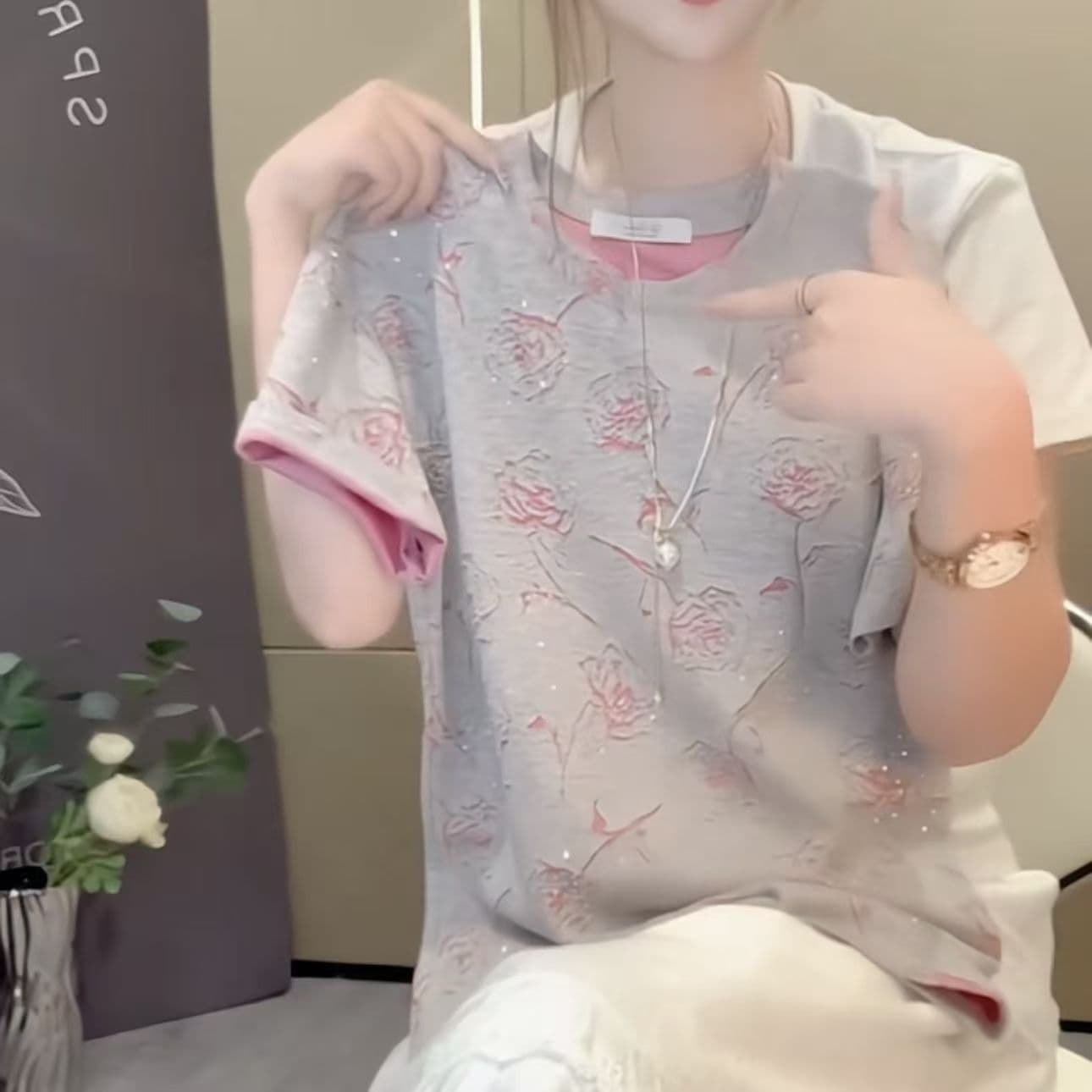 European style gray short-sleeve T-shirt for women, 2026 new rose top with design sense, versatile tee