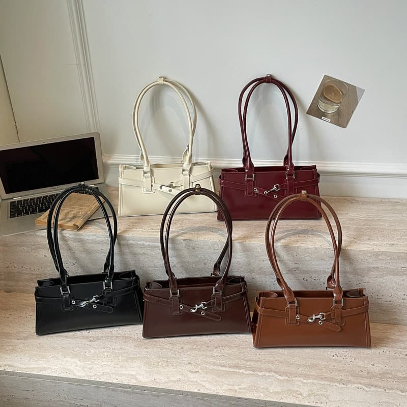 Cross-border women's bag 2026 autumn and winter new baguette shoulder bag commuting fashion versatile casual large capacity armpit bag for women